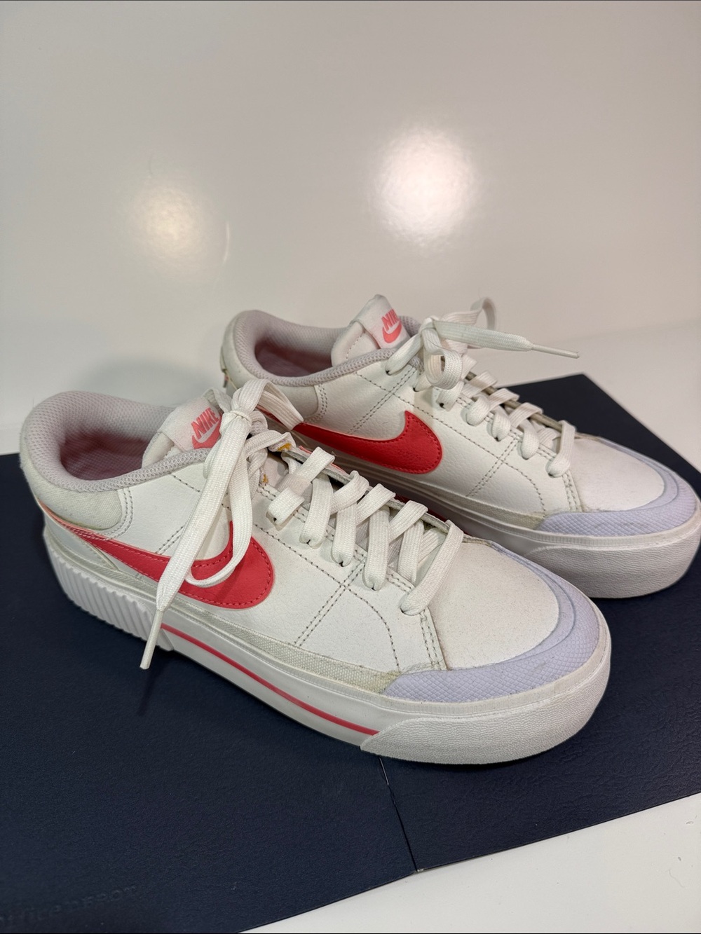 Nike Women’s Court Legacy Lift Size 7.5 White/Sea Coral.
